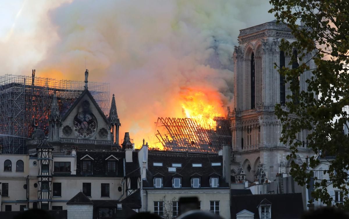 Arde la catedral de Nôtre Dame de París
