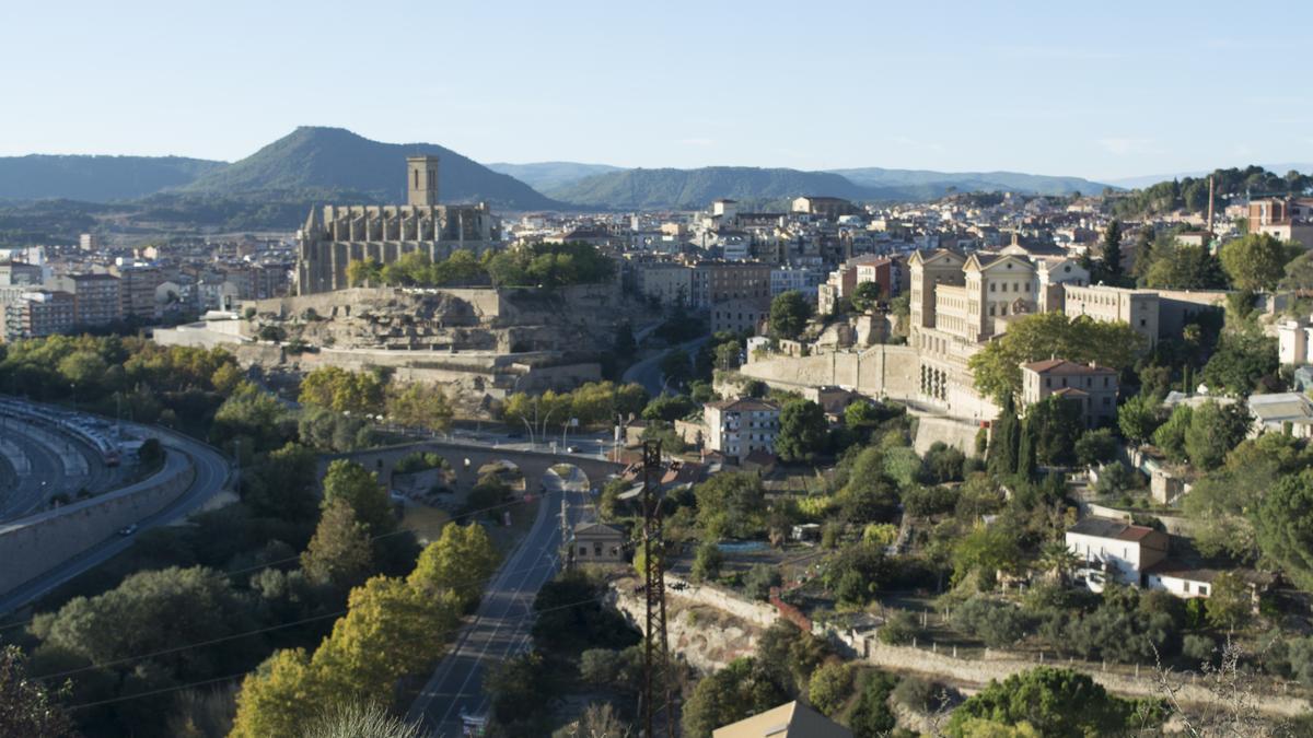 Vista de la façana monumental de Manresa