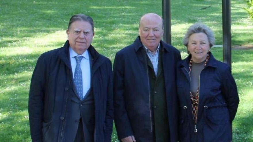 Alfredo Canteli, Carlos Prieto  y Pilar Rojo, ayer,.