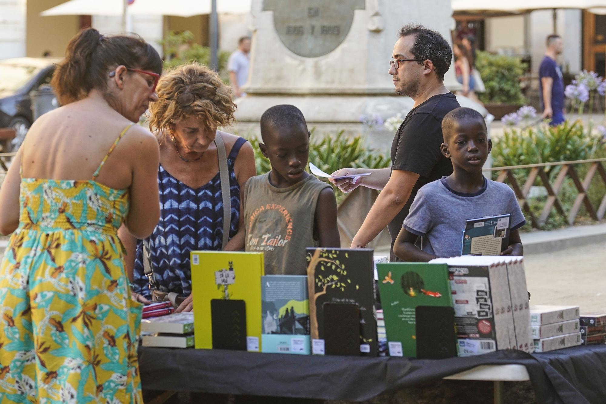 Un Llibrestiu sufocant ple de llibres i buit de públic