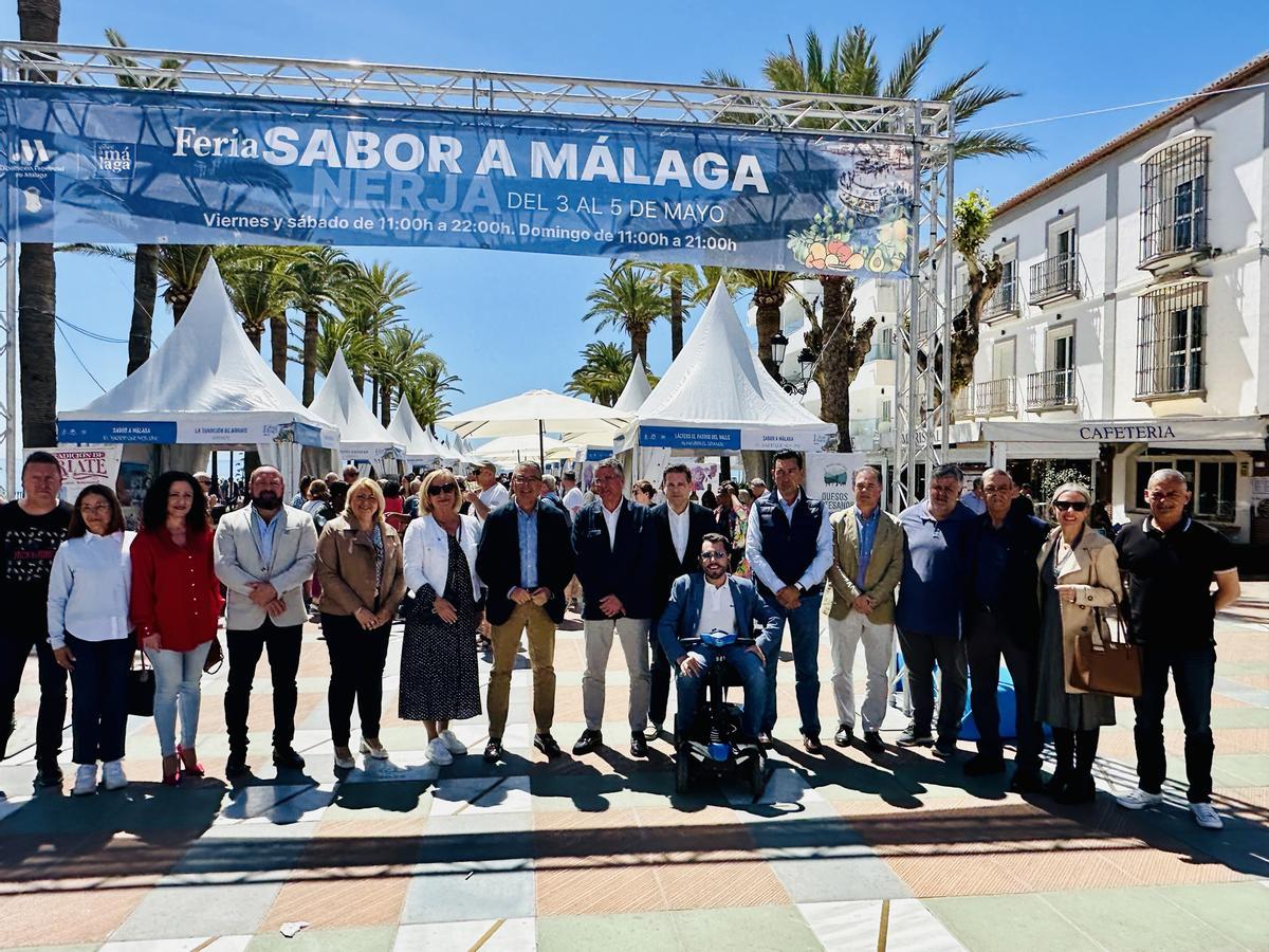 El presidente de la Diputación, Francisco Salado, junto al alcalde de Nerja, José Alberto Armijo, en la Feria Sabor a Málaga