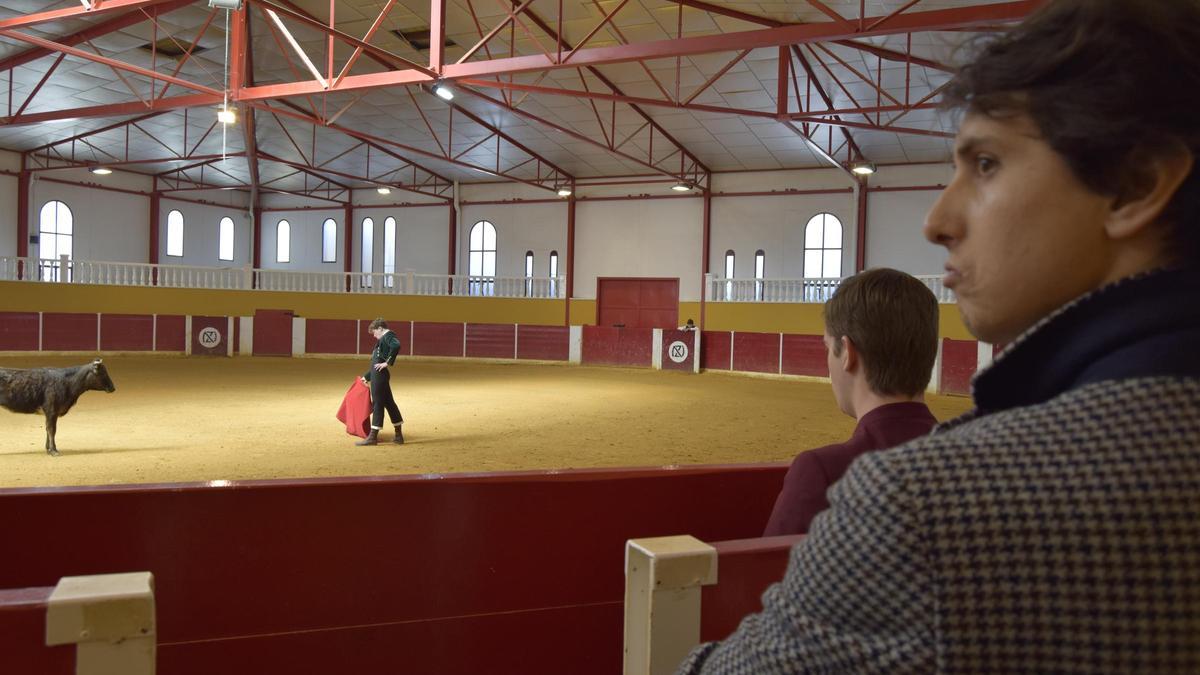 La convivencia entre Roca Rey y la Escuela Taurina de València, en imágenes