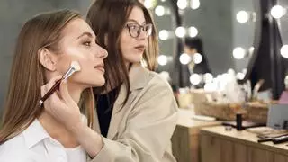 8 trucos de maquillaje para parecer más joven