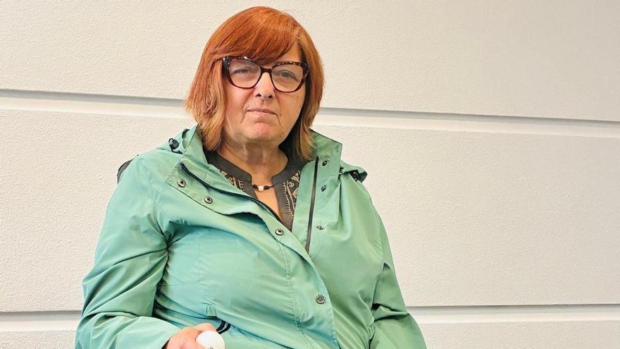 Mercedes Vieites, la avilesina que lleva 37 años conviviendo con un tumor dentro de la médula espinal: "Las piernas no me obedecían, me caía... Y no volví a caminar"