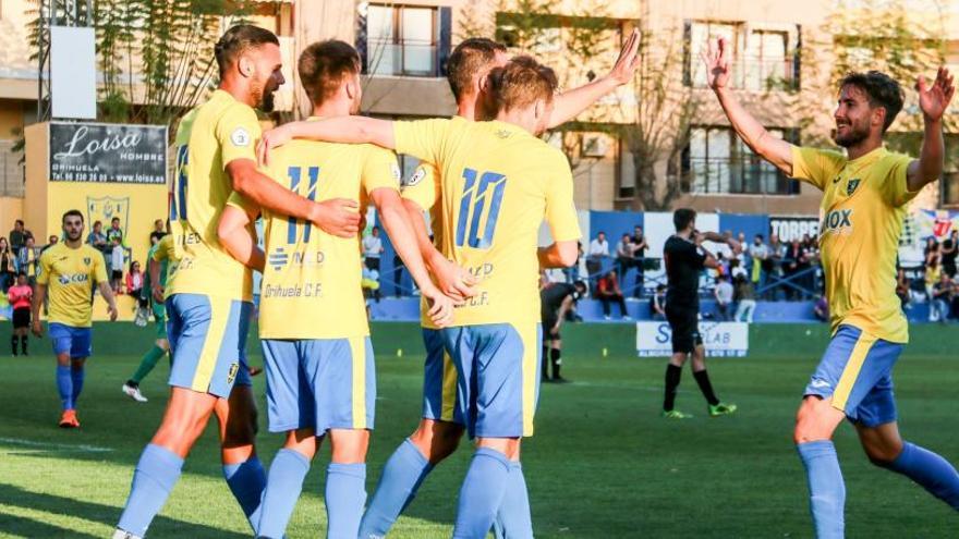 El Orihuela celebra un gol este curso en Los Arcos