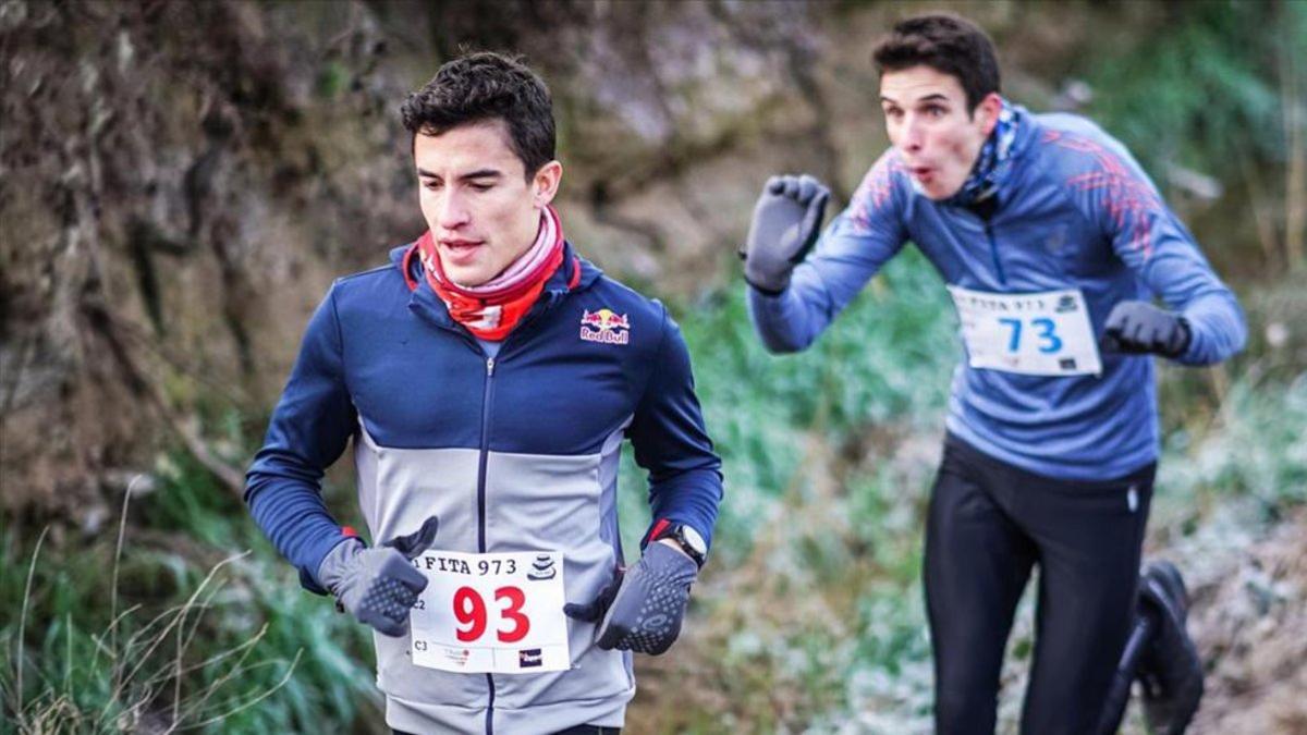 Marc y Àlex Márquez, durante la carrera de montaña en Cervera