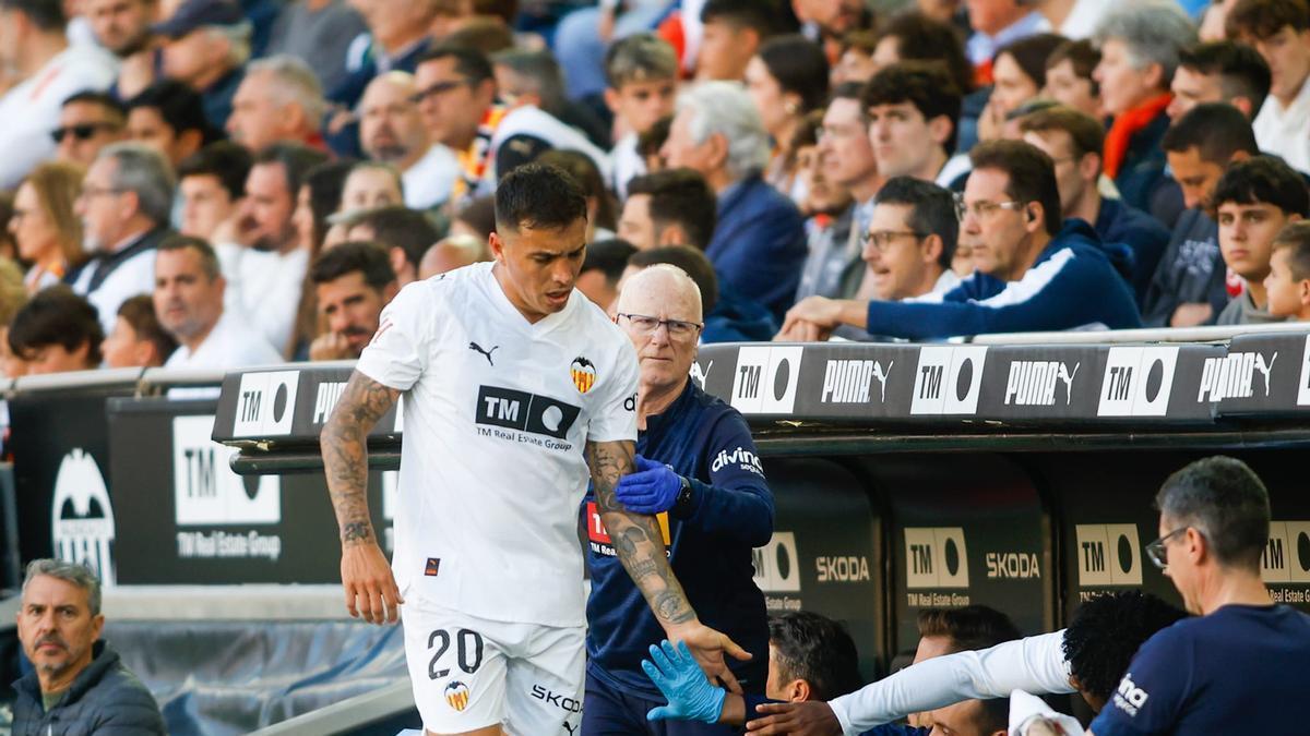 Así fue la bienvenida de Lucas Beltrán a Renzo Saravia en su primer día como jugador del Valencia CF
