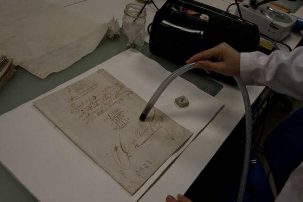 El laboratorio de papel de Alicante ya ha recuperado 113 documentos