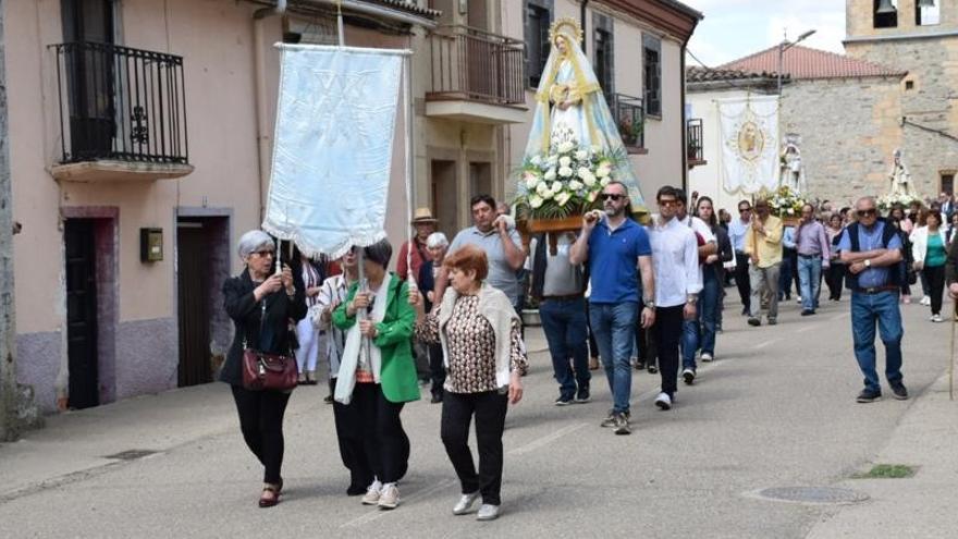 Aliste implora lluvia a la Virgen de la Soledad