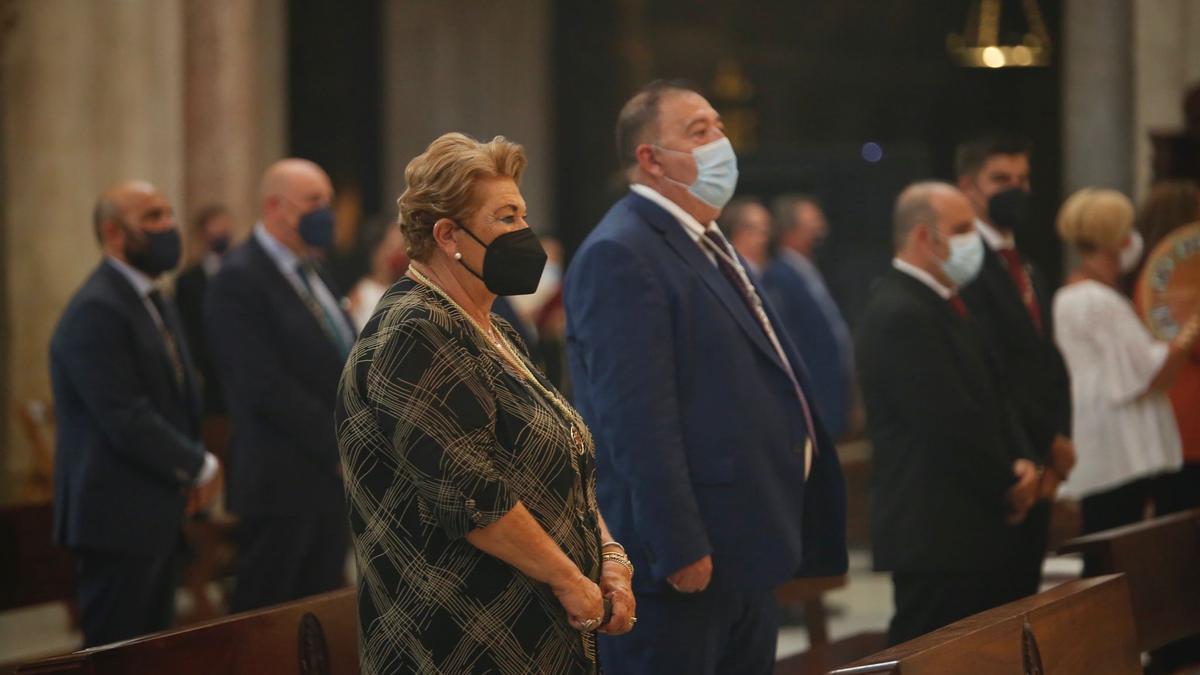 La presidenta de la Agrupación de Cofradías de Córdoba, Olga Caballero, durante la misa en la Catedral en honor a la Virgen de la Fuensanta.