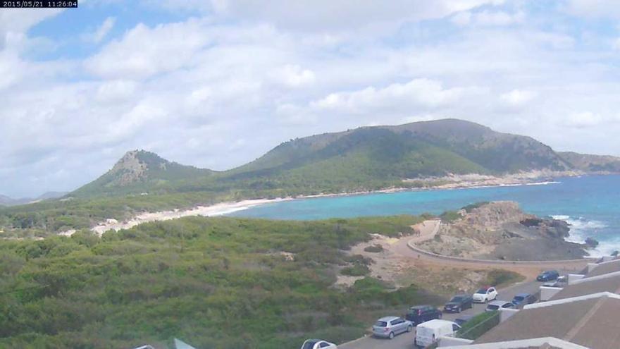 Cala Agulla am Donnerstagvormittag (21.5.): Die Wolken werden weniger