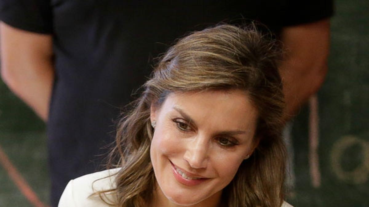 El recogido trenzado de Letizia Ortiz en Senegal