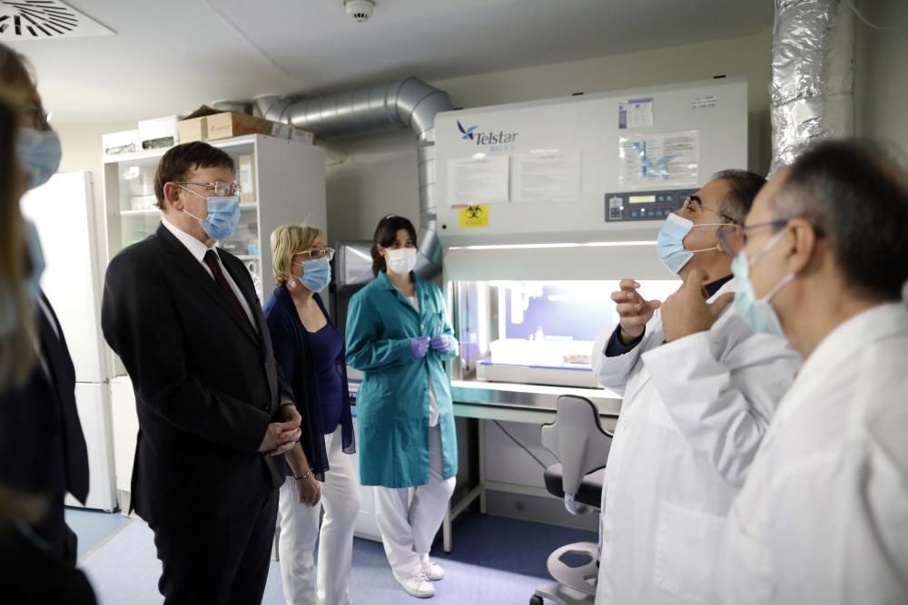 Ximo Puig y Ana Barceló visitan las instalaciones de Fisabio, donde se desarrolla un test rápido del coronavirus que costará sólo 1 euro.