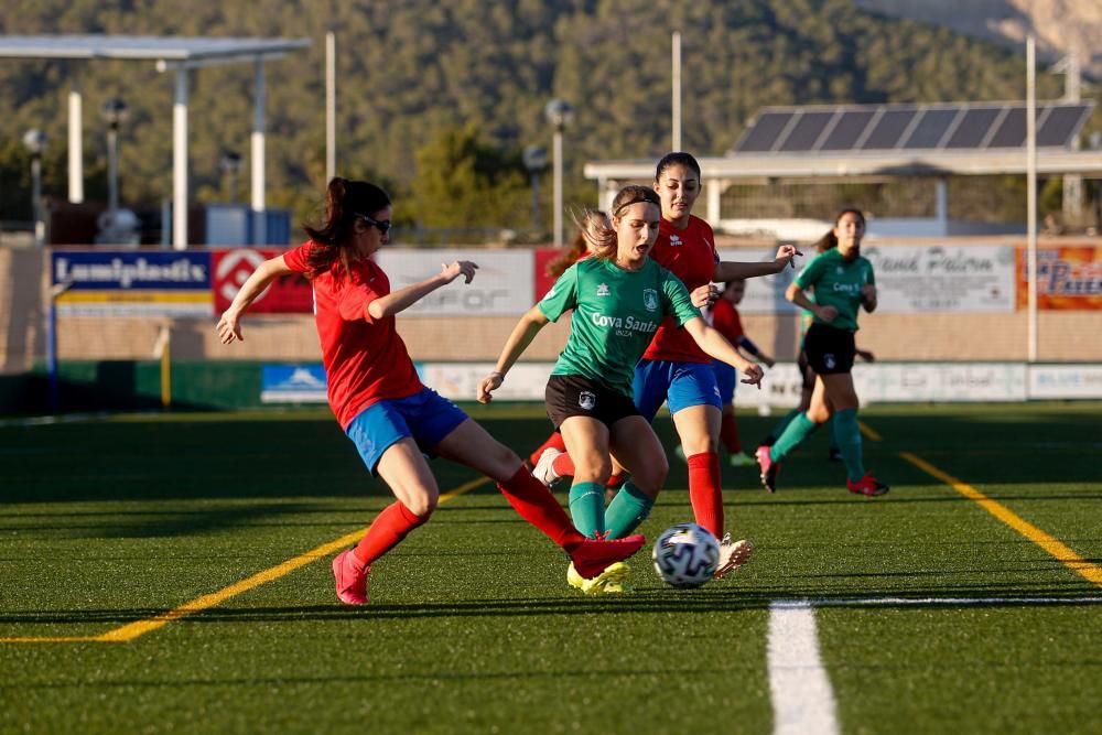 El representante ibicenco en la Liga Autonómica femenina arranca goleando al Atlético Collerense en una temporada muy ilusionante para el club verdinegro