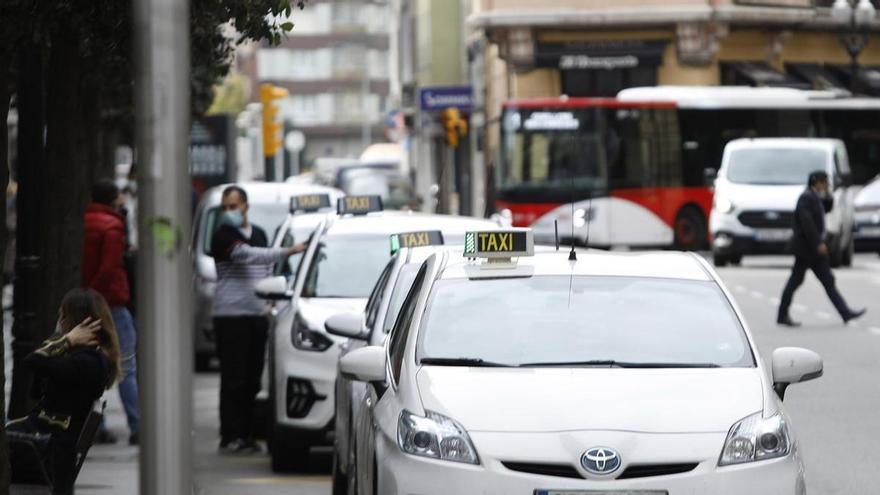 Gijón estudiará implantar un &quot;bonotaxi&quot; para personas con movilidad reducida