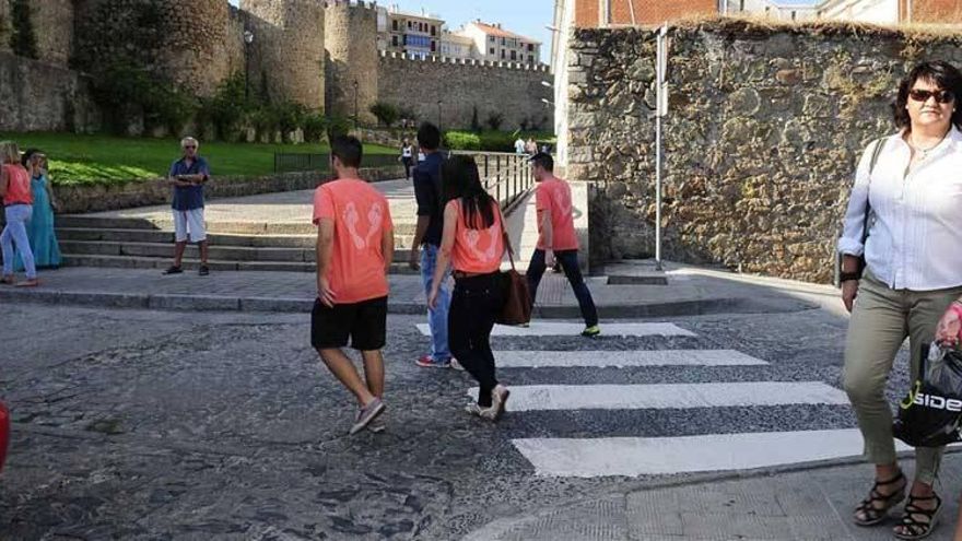 Tráfico ampliará la señalización de las rutas para ir a pie al colegio en Plasencia