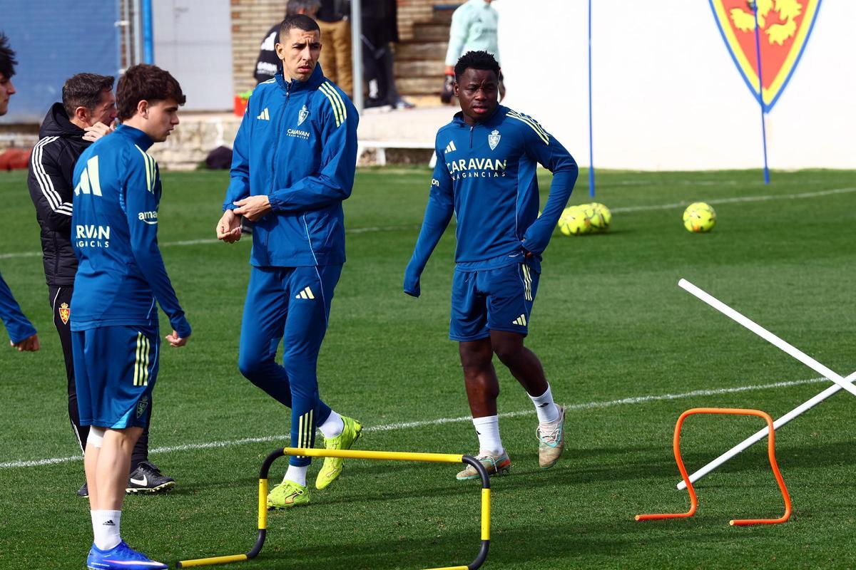 Pinilla, El Yamiq y Mawuli, en el entrenamiento del Real Zaragoza.