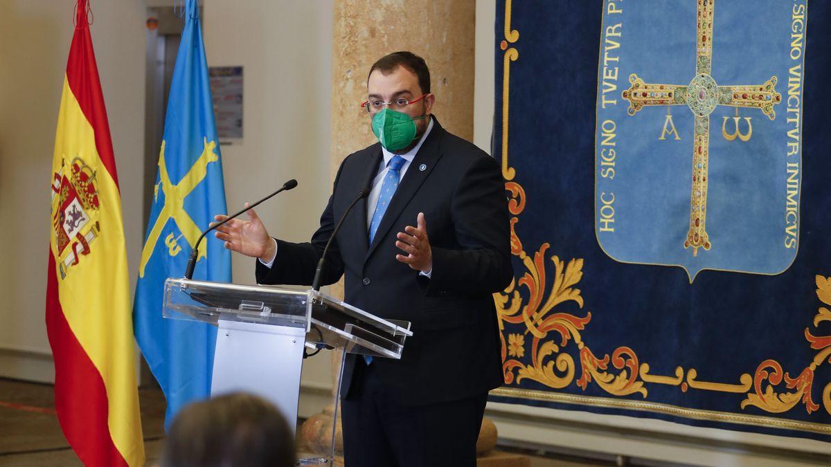 Adrián Barbón, durante su discurso.