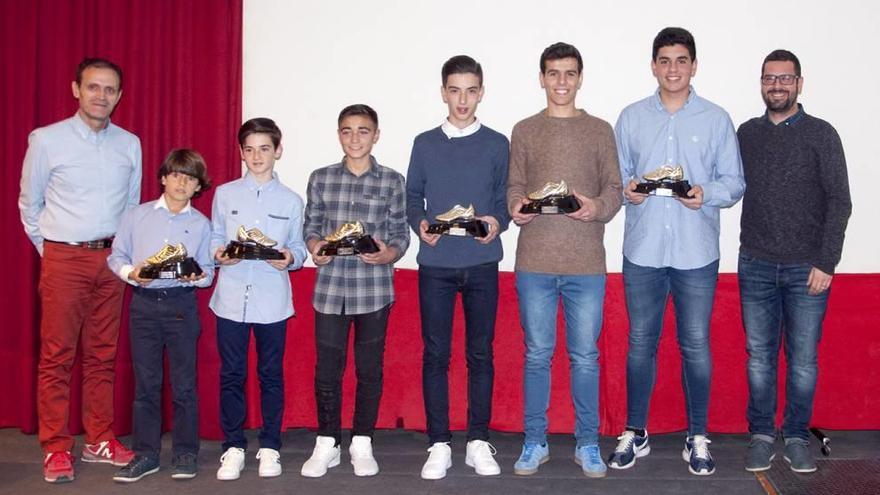 Los premiados posan en la gala.