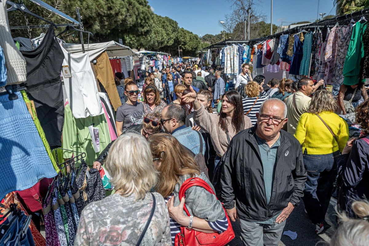 Barcelona 26/03/2023 Barcelona Este domingo el mercadillo de la ZOna Franca cambia de ubicacion, durante unos anos estara al lado del metro Foc. AUTOR> JORDI OTIX