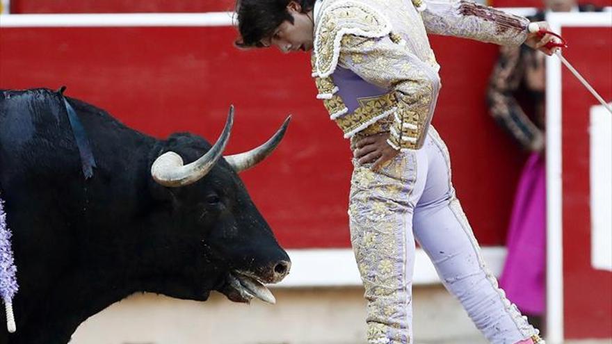 Castella se lleva otra oreja barata