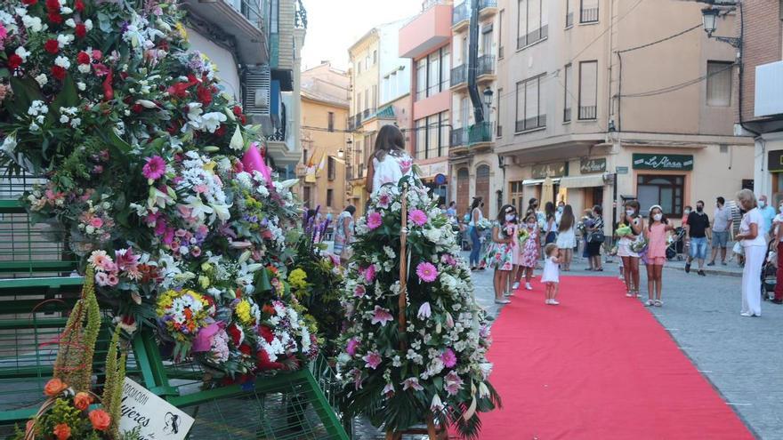 La ofrende floral es uno de los actos más esperados por los segorbinos.