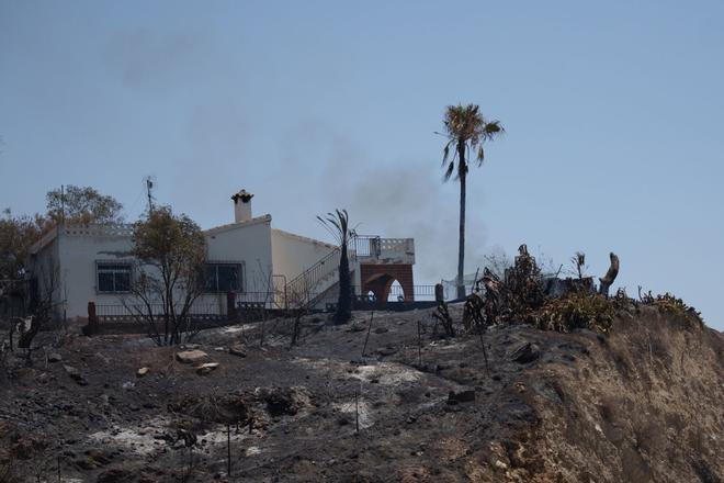 Un operario del 061, sobre el incendio de los Gallardos: "La cosa está fatal, hay niños calcinados"