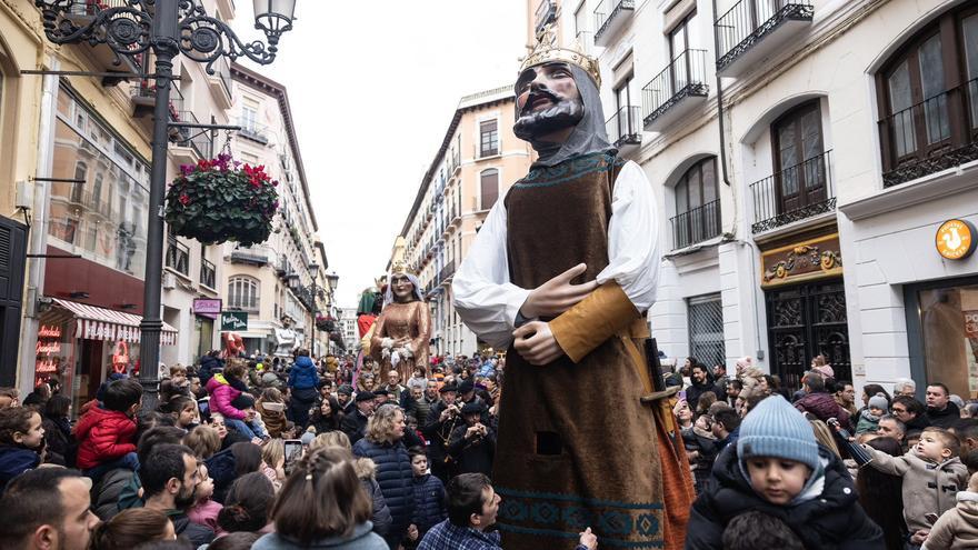 San Valero: valientes ante el frío, el Tragachicos y valencianos que vienen &#039;de propio&#039;