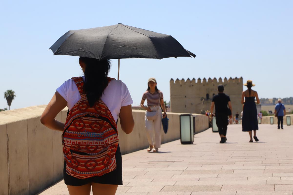Turismo al rojo vivo y rebajas con calor en Córdoba