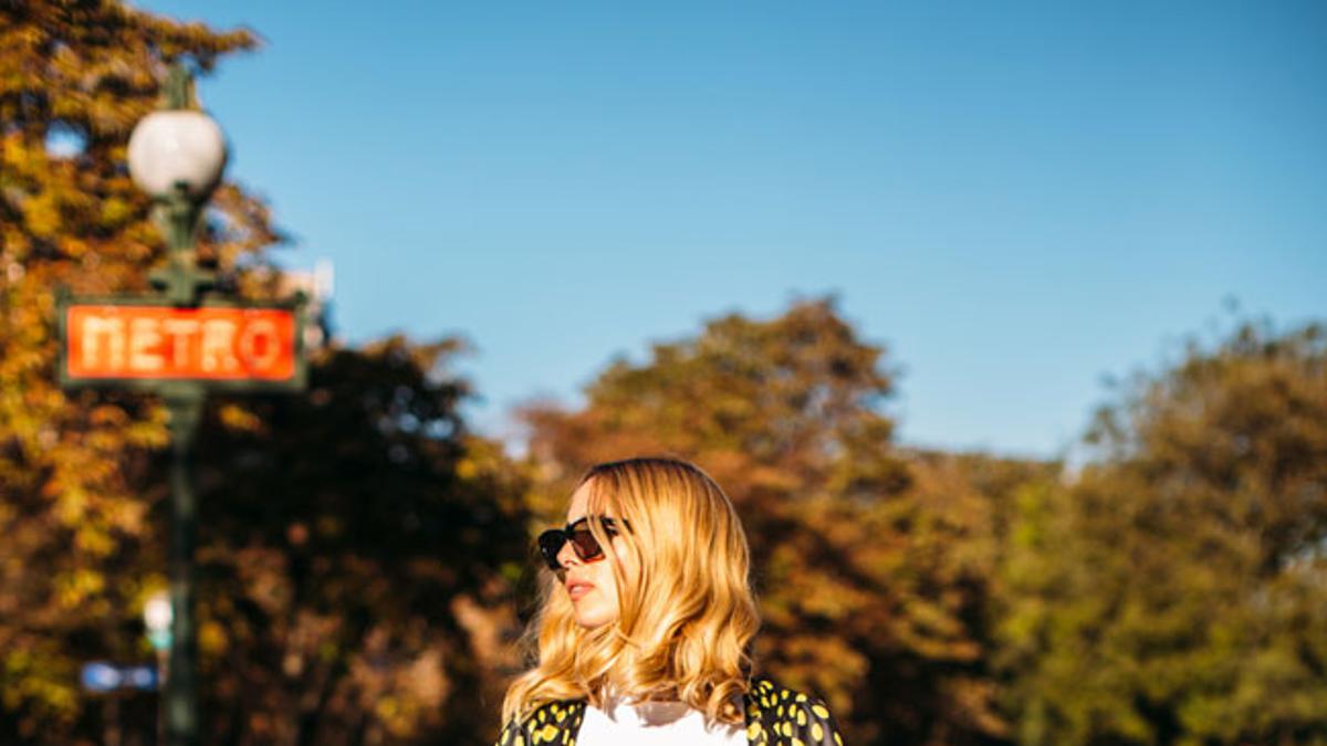 Look con bailarinas y vaqueros en el 'street style' de París