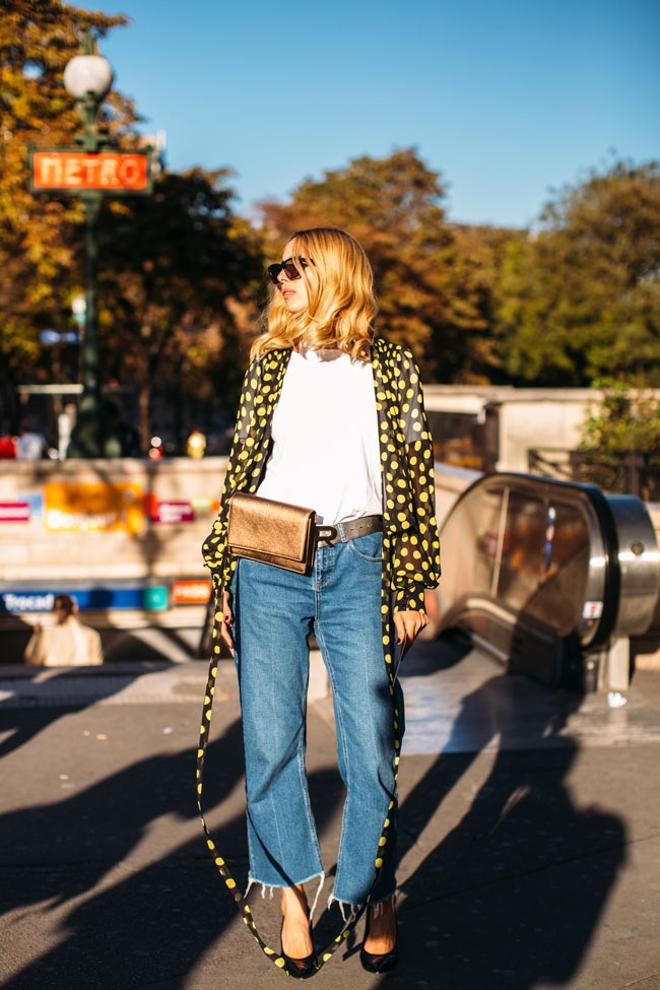 Look con bailarinas y vaqueros en el 'street style' de París