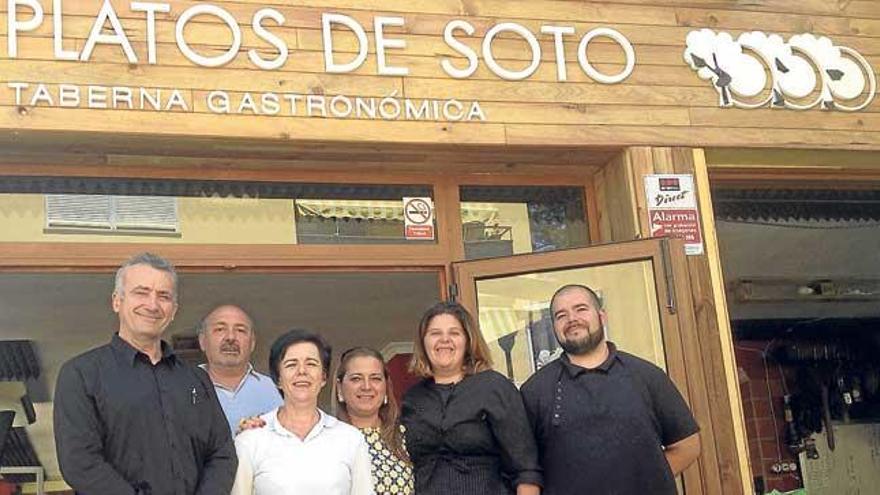 El equipo del restaurante Los Platos de Soto.