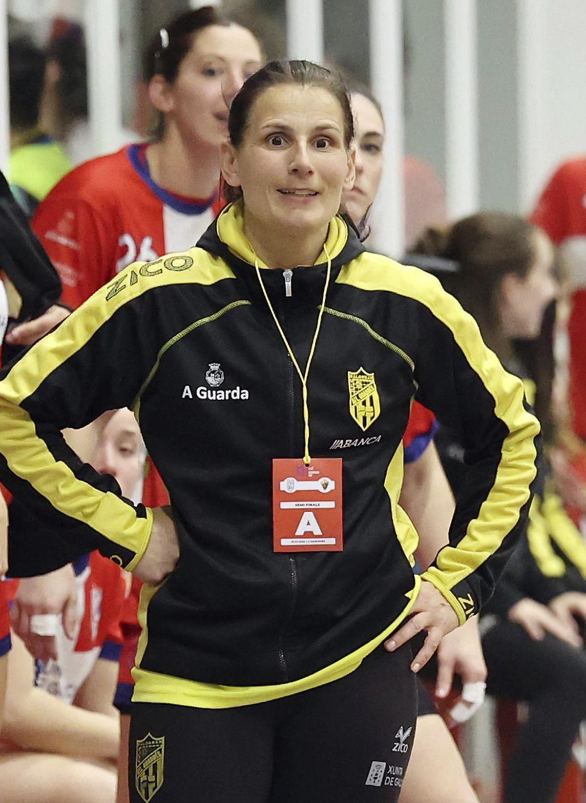 Ana Seabra, entrenadora del Mecalia Guardés, en un partido en A Sangriña.