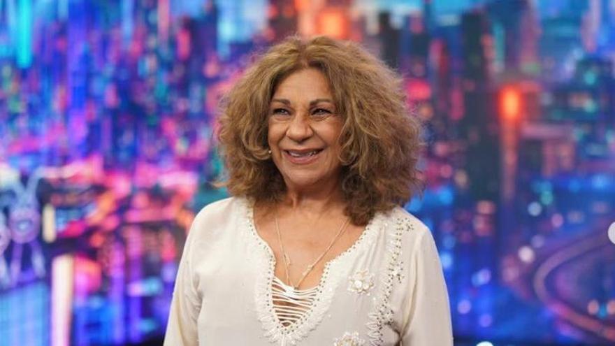 Lolita Flores, 68 años:  "Cada mañana tomo un diente de ajo crudo y entero, sin masticar, con una cucharada de miel"