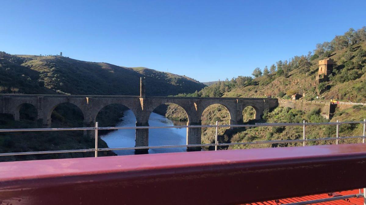 Imagen del puente romano desde el puente nuevo.