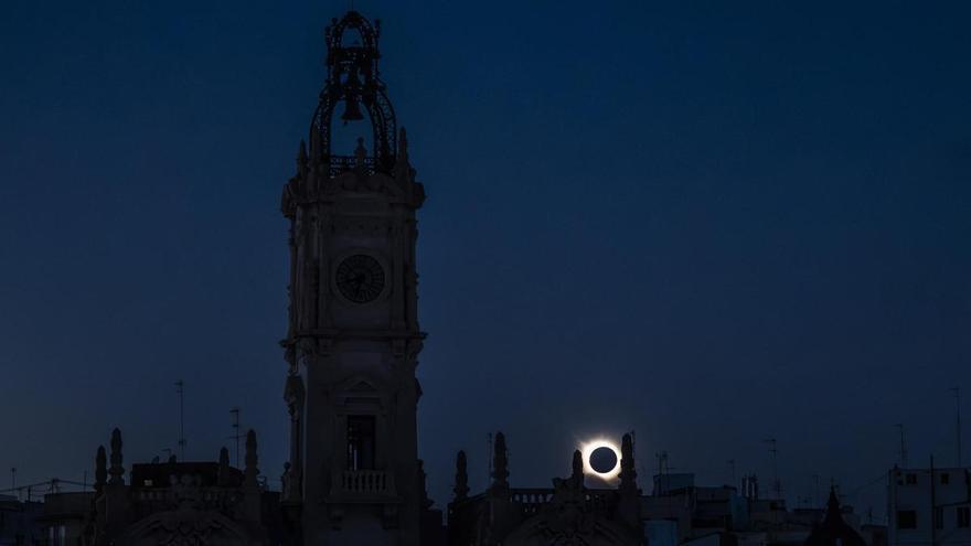 Benetússer comienza "a ver la luz" tras el paso de la DANA aunque todavía queda "mucha faena"
