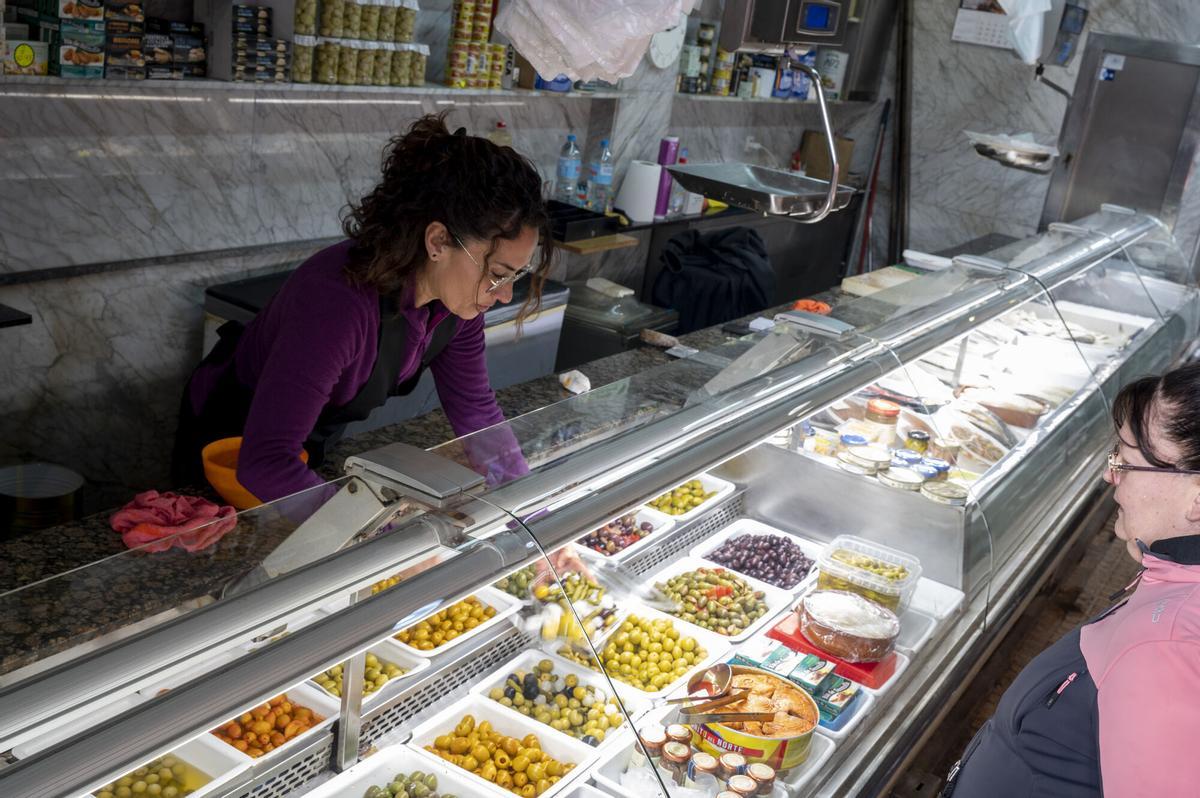 «Pena» i «alegria» en els últims dies del vell Mercat de Montserrat de Barcelona: «Ja tenim pessigolleig a la panxa»