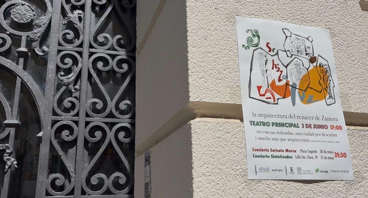 Cartel de «Y se hizo la luz» colgado en la puerta de la Casa Guerra.  | A.B.G.