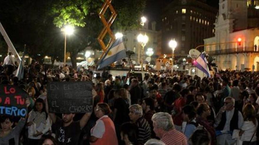 Miles de argentinos protestan en la calle contra Kirchner