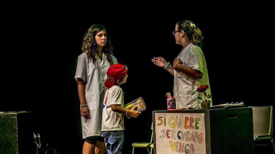 «¡Arriba el telón, niños!»