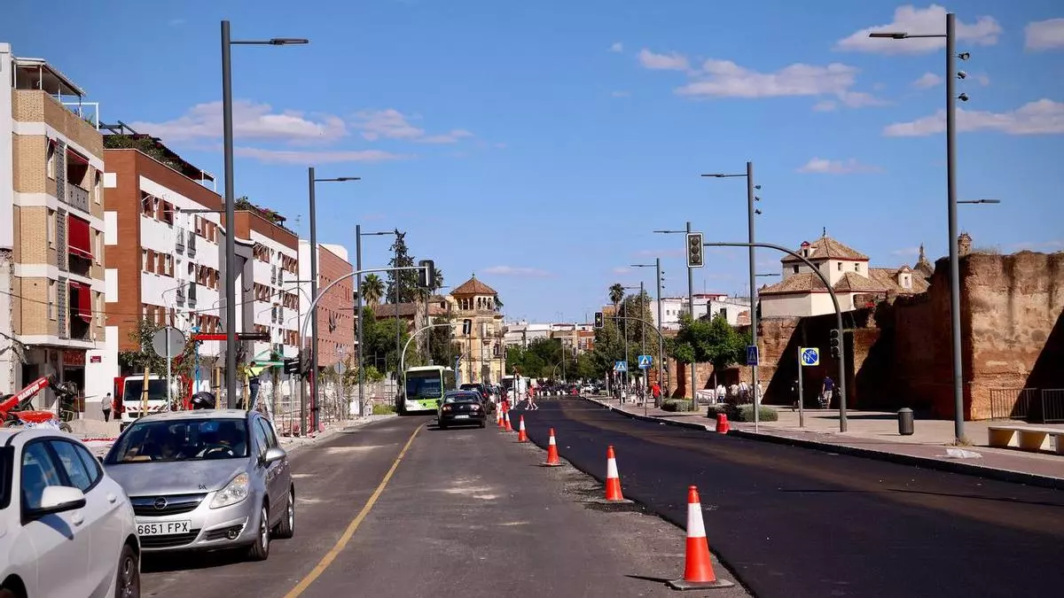 La obra del Marrubial, a punto de acabar: las máquinas ya asfaltan los cuatro carriles