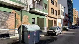 Dos atendidos y siete coches afectados en un incendio en Gandia