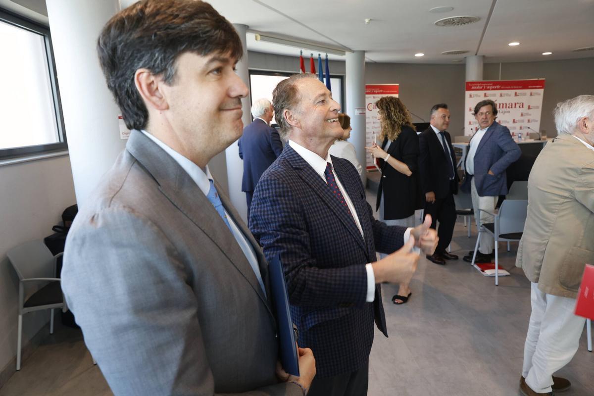 Inicio del plenario de la Cámara de Comercio de Gijón en donde se elegirá a Félix Baragaño como presidente.