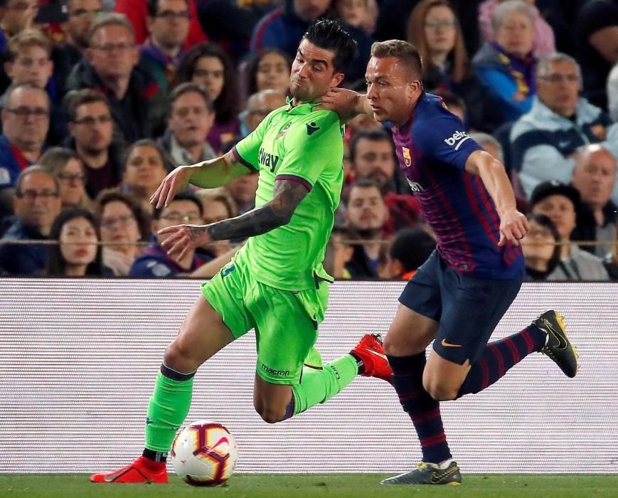 Barcelona y Levante se miden en el Camp Nou