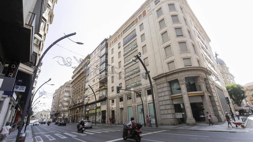 CaixaBank abrirá una oficina digital en el local que ocupó H&M - La Opinión  de Murcia