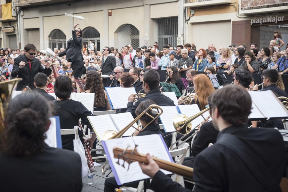 La Mediterrània esclata en un dissabte d''espectacles originals i molta gent al carrer