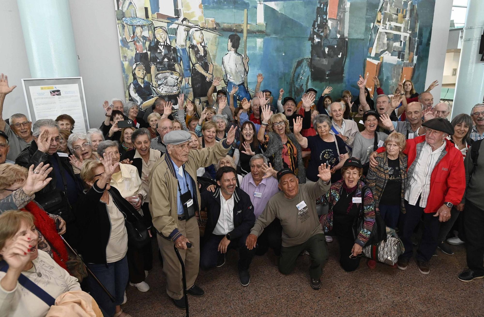 El centenario Gonzalo Nodal, entre los 200 emigrantes gallegos que vuelven a la tierra que les vio nacer