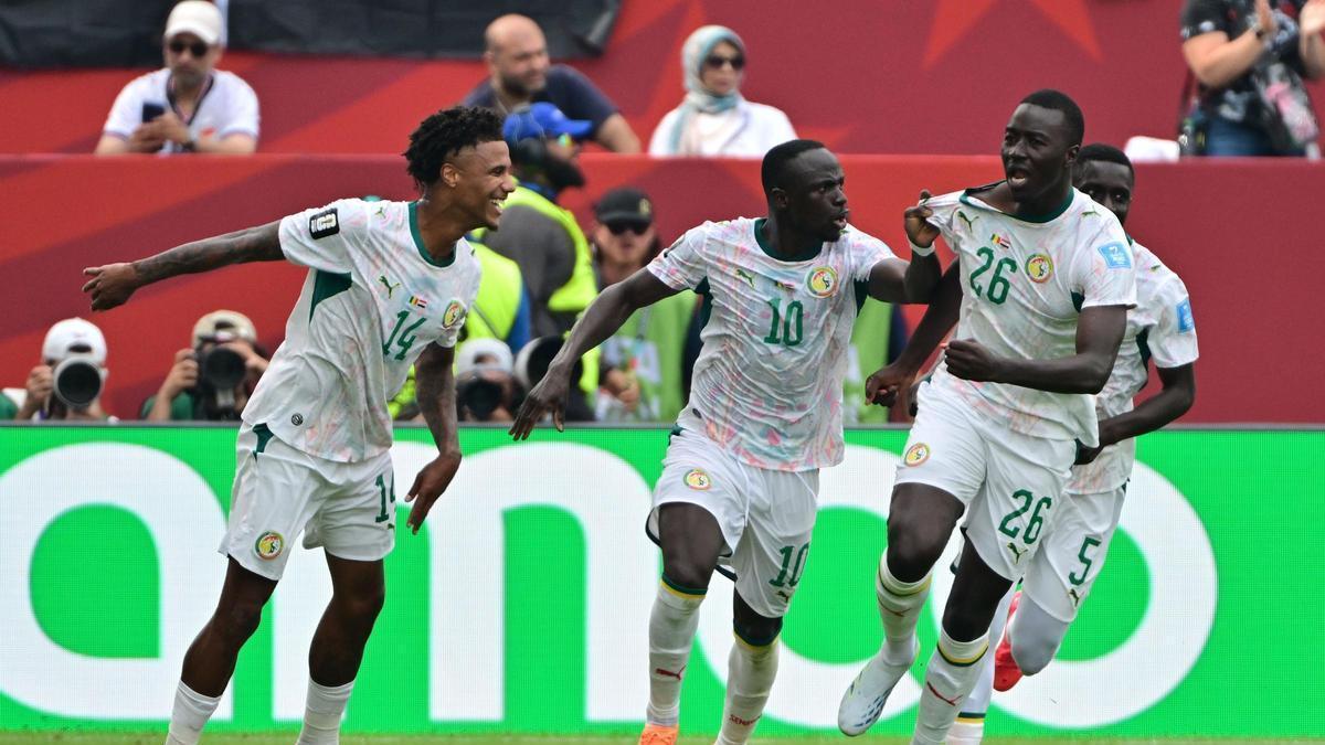 Pape Gueye celebrando un gol ante Iraq en la última jornada de la fase de grupos