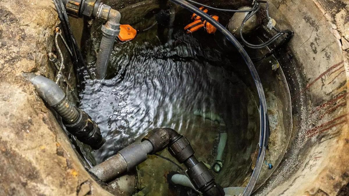 El Ayuntamiento ya aprovecha agua que se perdía en un 'parking' del centro de Ibiza.