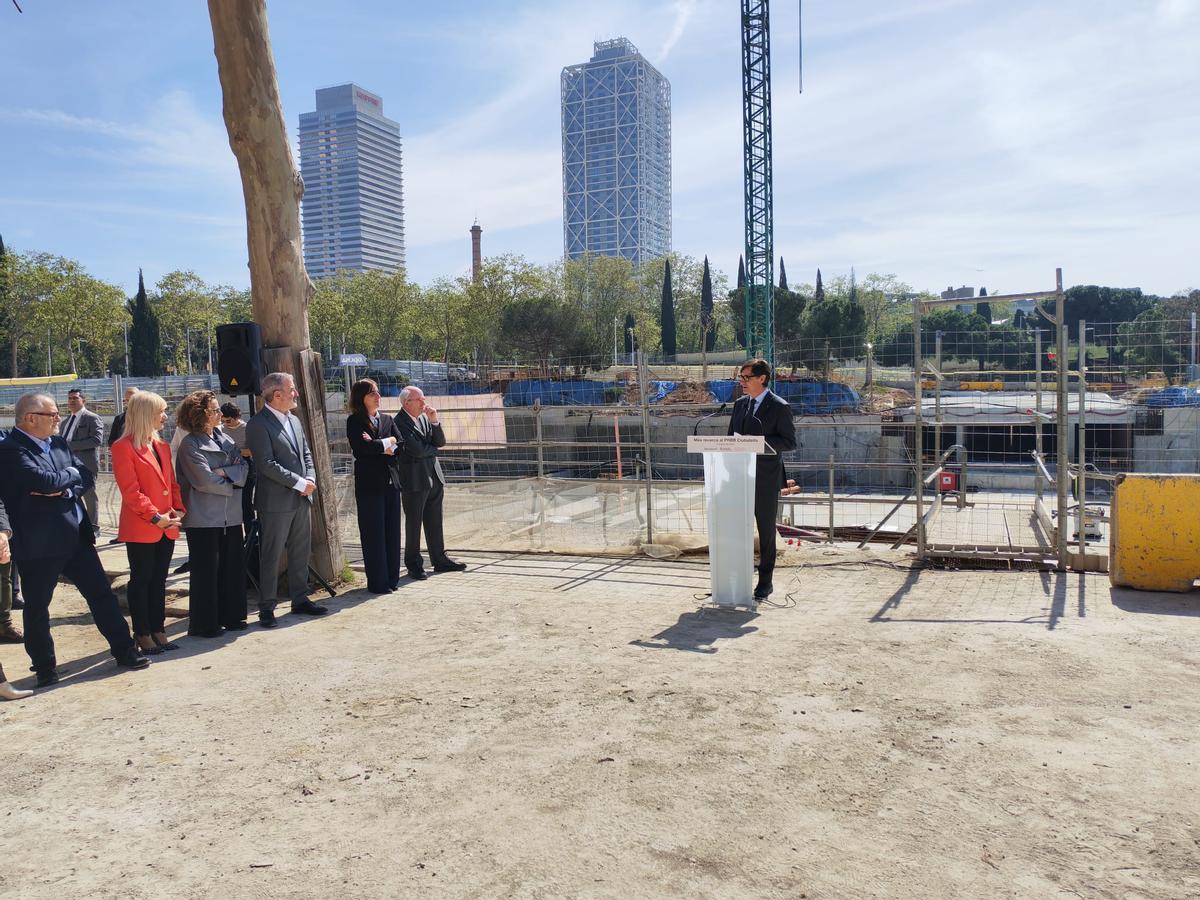 Illa en la visita institucional a las obras del futuro centro de investigación en medicina de precisión en la Ciutadella